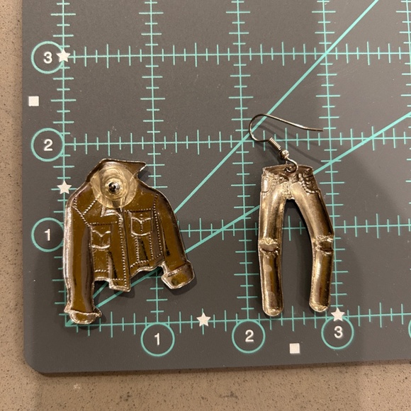Canadian Tuxedo - Denim / Western / 90's / Jean Jacket - Enamel Earrings - Picture 2 of 4